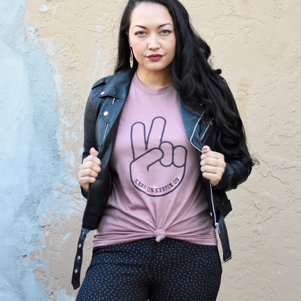 NEW COLOR 🎨 Keepin on tee - Picture 2 of 4